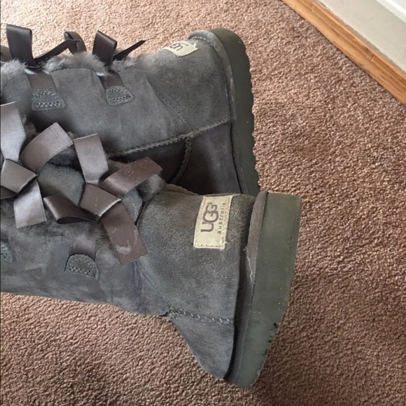 Woman’s gray ugg boots - Picture 4 of 7
